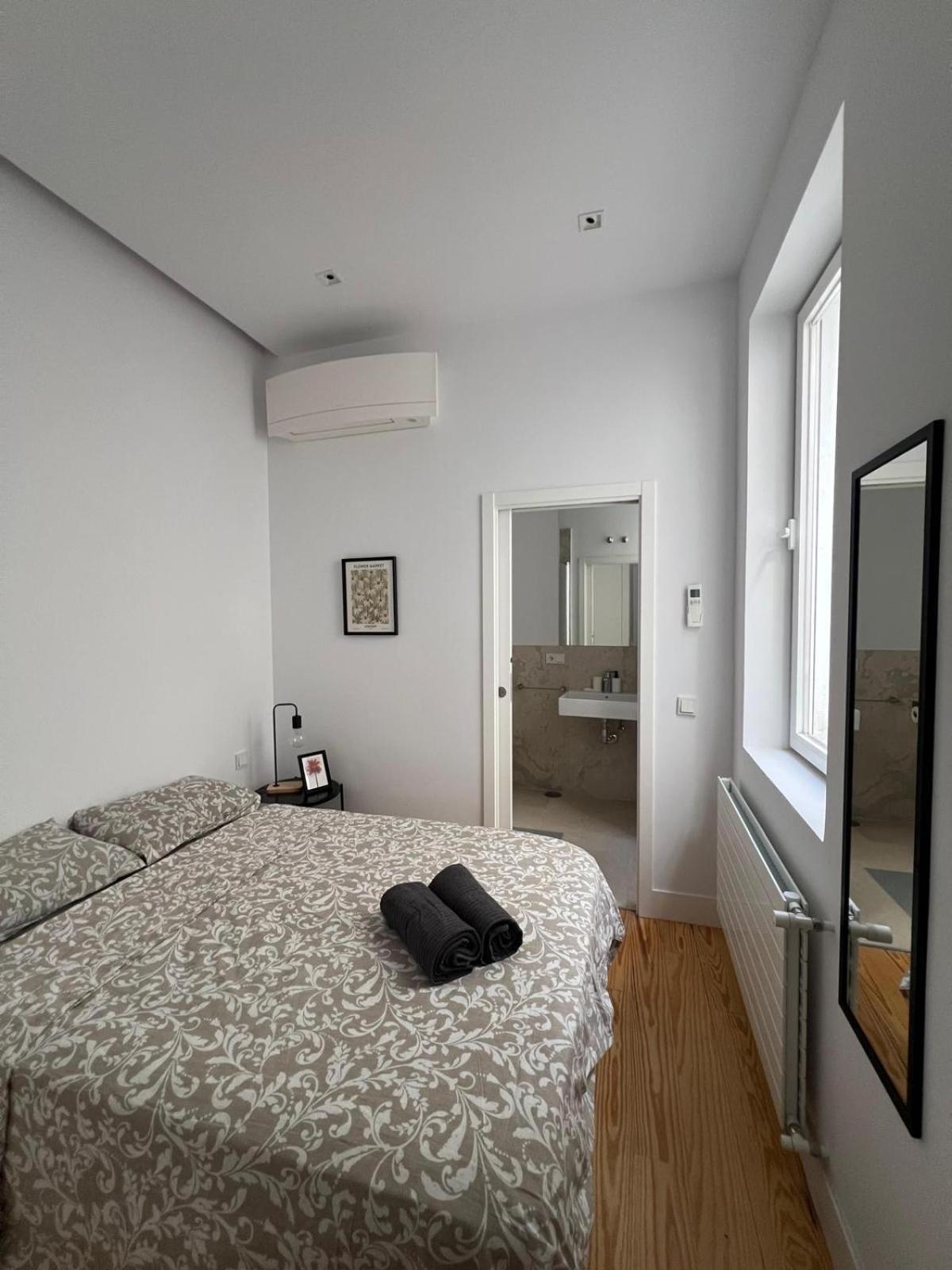 Private Rooms In Magdalena Street Madrid Kültér fotó